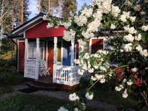 Gemütliches Ferienhaus am Waldrand in Fågelfors mit Garten, Grill und Terrasse Fågelfors
